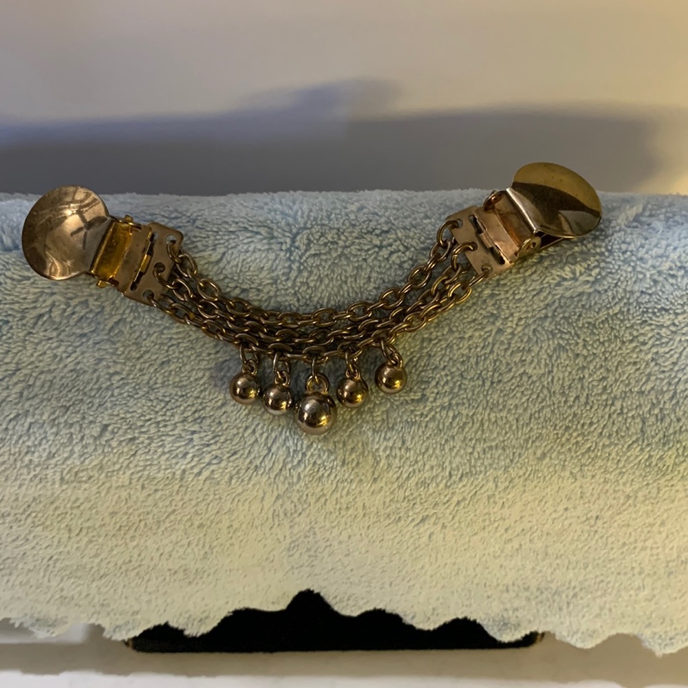 Sweater Gold Tone Guard Clip